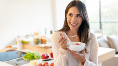 30 ماده غذایی که روند پیری در زنان را کند می کنند - چه چیزی بخوریم جوان بمانیم