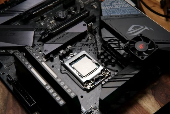 مادربرد چیست؟ و معرفی انواع مادربرد