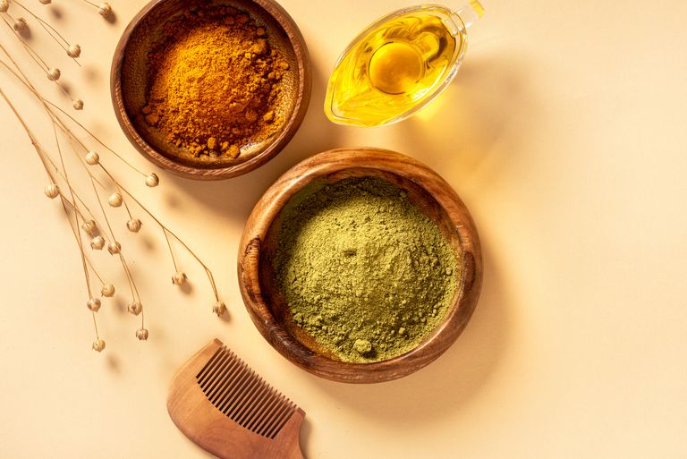 این تصویر دارای صفت خالی alt است؛ نام پروندهٔ آن henna-powder-in-a-wooden-bowl-royalty-free-image-1624559527.jpg است